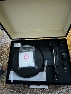 Turntable record player with built-in speakers and Bluetooth.