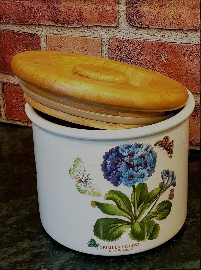 PORTMEIRION BOTANIC GARDEN Rare 5.75 Inch Storage Canister/Jar with Wooden Lid, "Blue Primrose"(New)