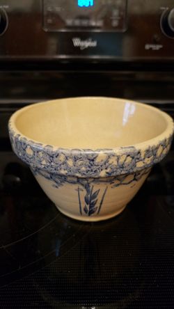 Robinson Ransbottom of Roseville OH Pottery Bowl