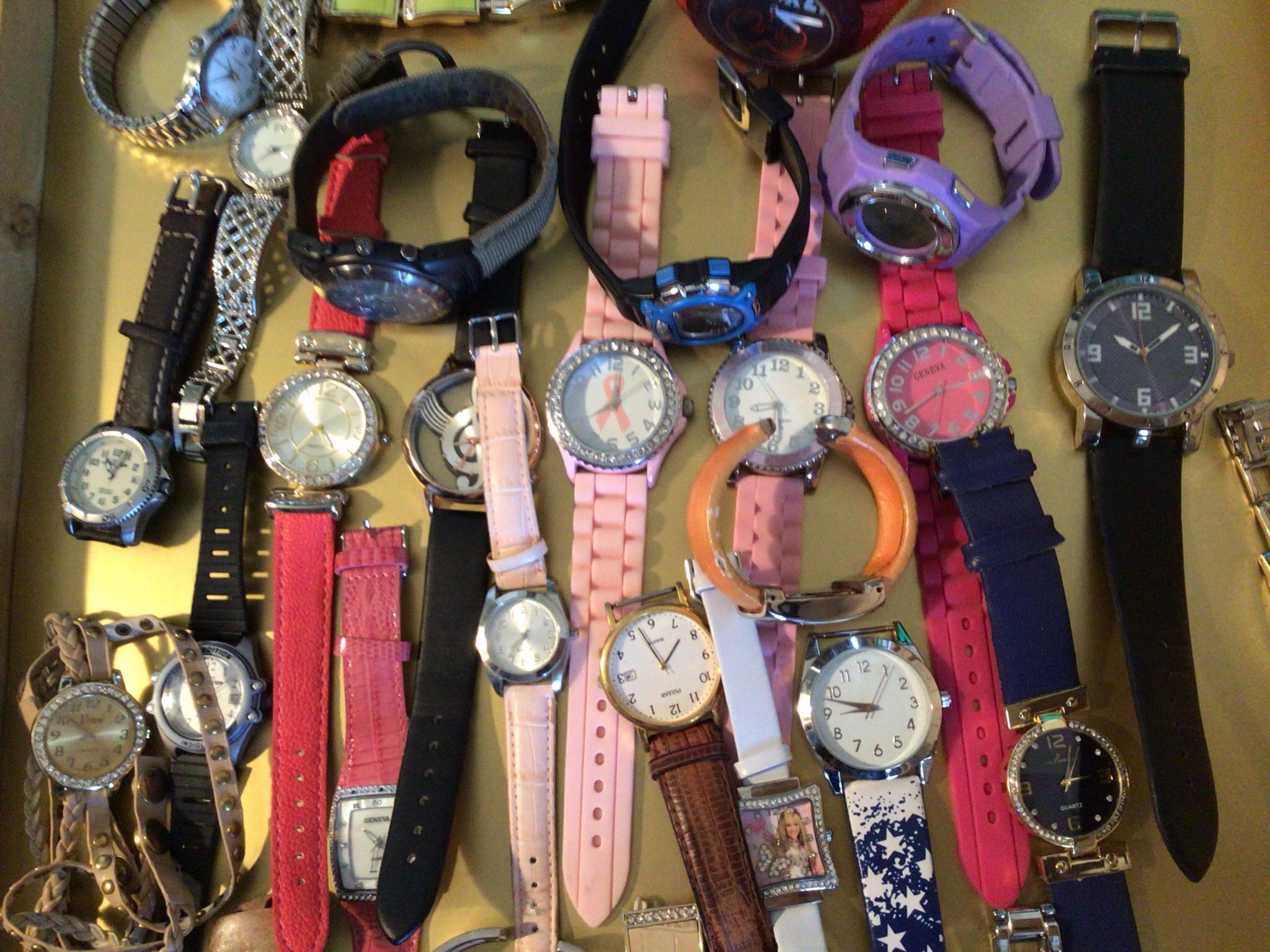 Bundle Lot Of Assorted Women’s And Men’s Watches For Crafts