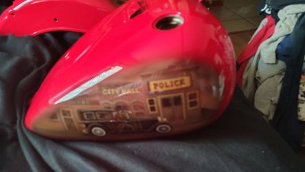 BRAND NEW CUSTOM PAINTED AND AIRBRUSHED TANK AND FENDER SET