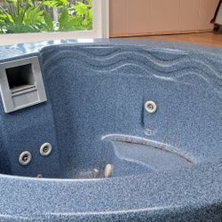 Sonoma Spas Hot Tub