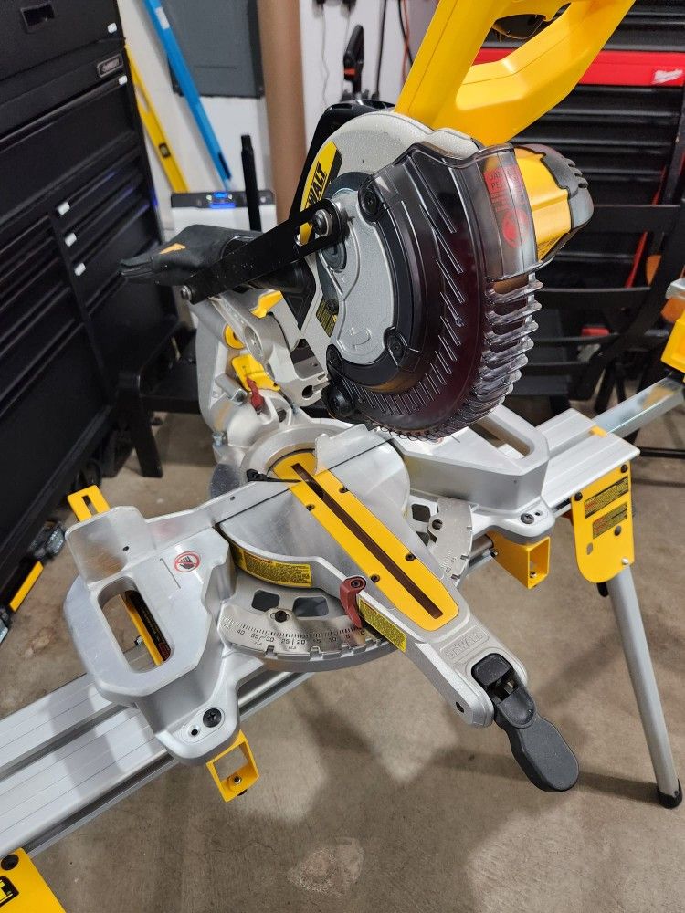 DeWalt 20v Miter Saw & Stand +