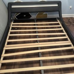 Low profile bed for queen size bed 