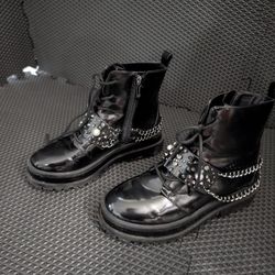 Black Boots 
