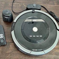iRobot Roomba 880 Robot Vacuum Cleaner with Accessories Works Great!