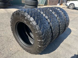 Toyo open country M/T LT285/70/17”