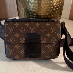 Louis Vuitton Belt bag 