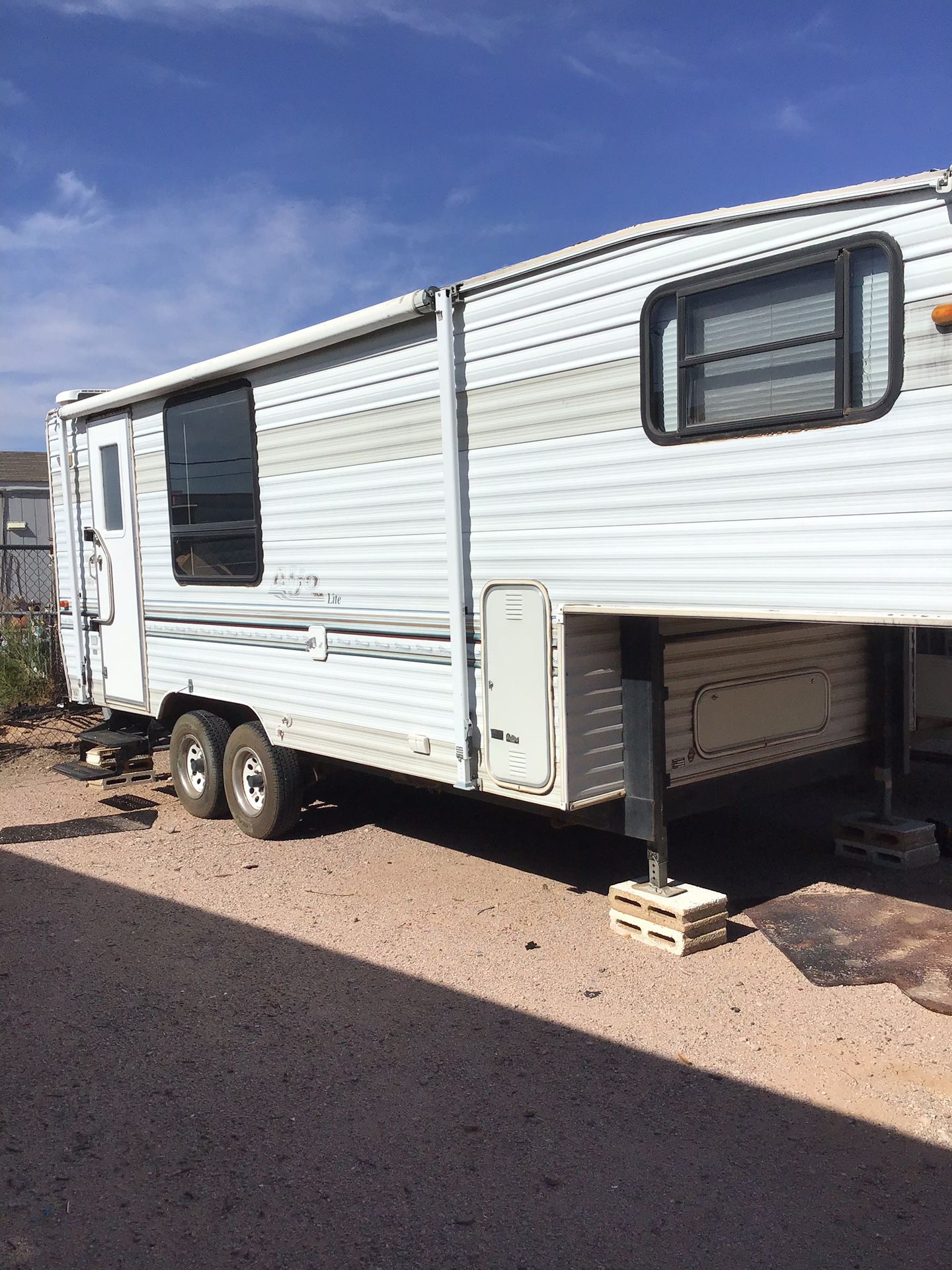 1998 Ajo 5th wheel camper. One slide out. Water damage.Needs work. tires ready to roll. 1350 obo