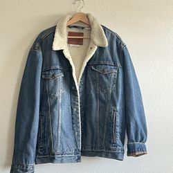 Levi’s Trucker Jacket 