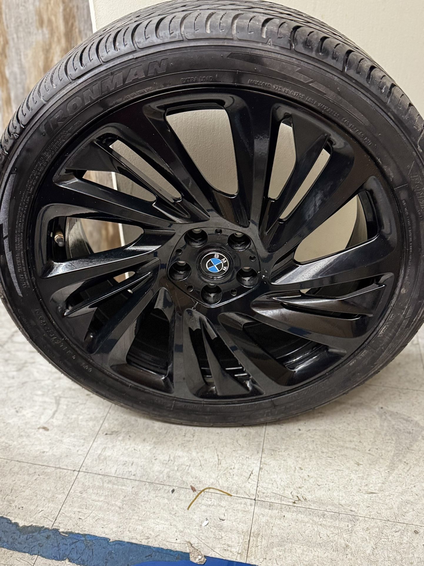 BMW I8 Tire And Rim