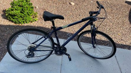 Schwinn Trailway Hybrid Bike with foot pump – Excellent Condition, Garage‑Stored