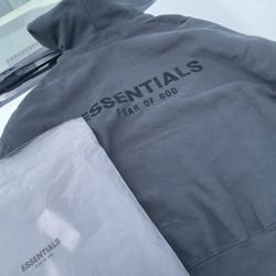 Essential hoodie