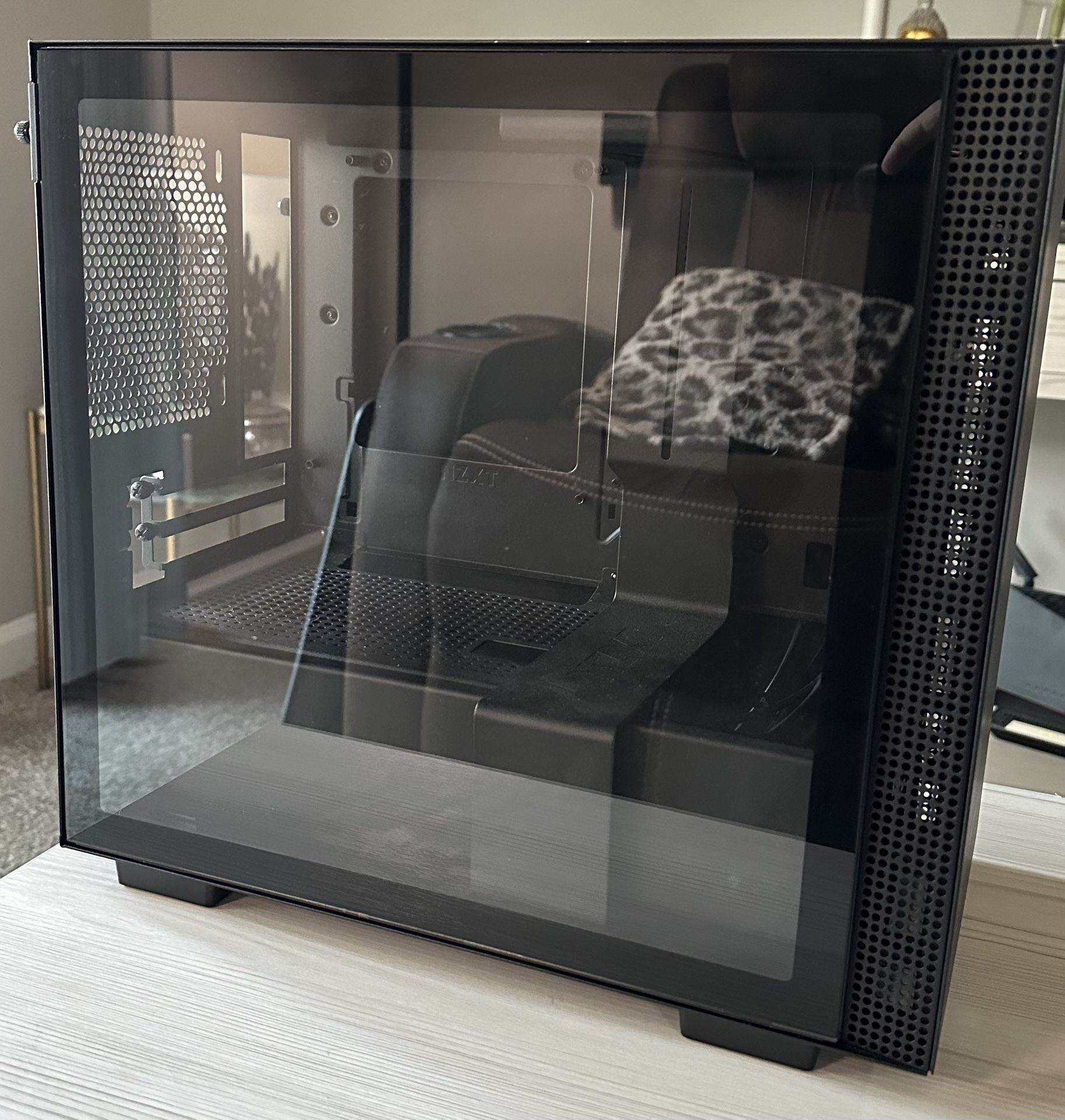 NZXT H210i Mini ITX case