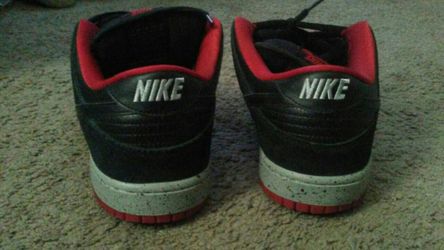 Nike low top red and gray