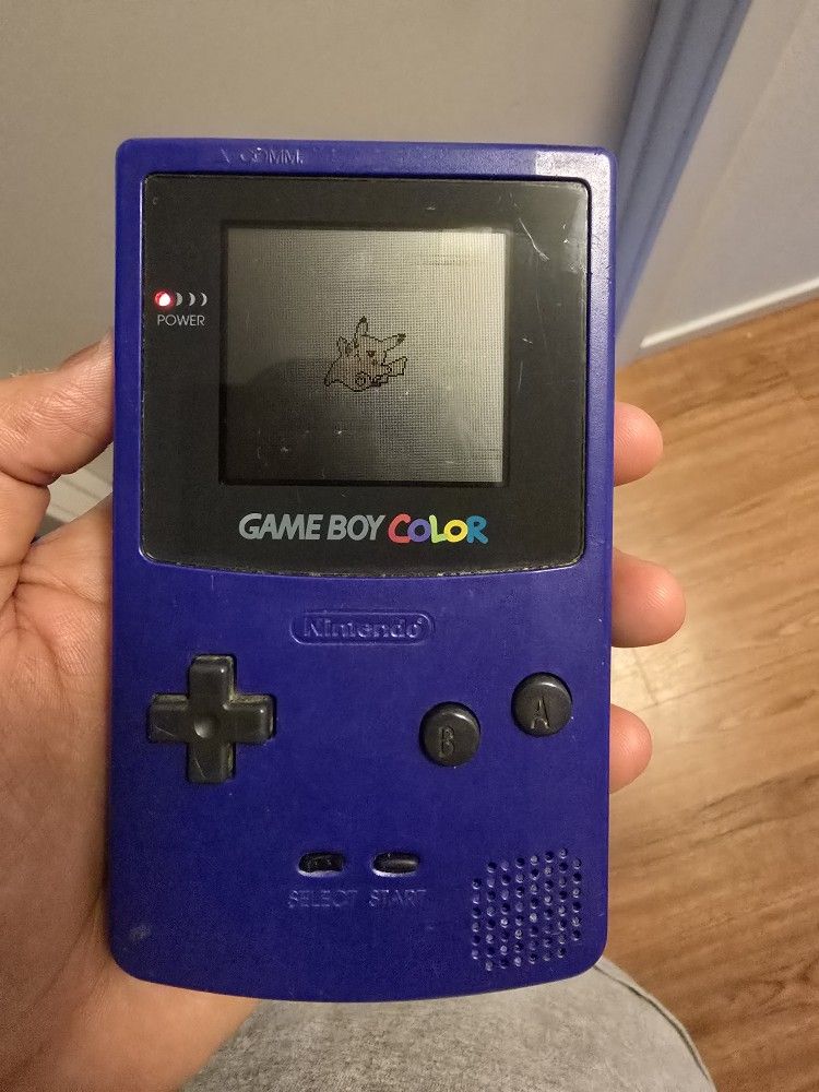 Game Boy COLOR (Purple) With Pokémon Yellow