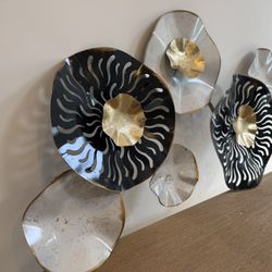 Modern Metal Floral Wall Art – Black, Gold & Ivory – Sculptural Statement Piece