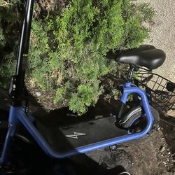 PHANTOM COMMUTER R1 SEATED BLUE SCOOTER