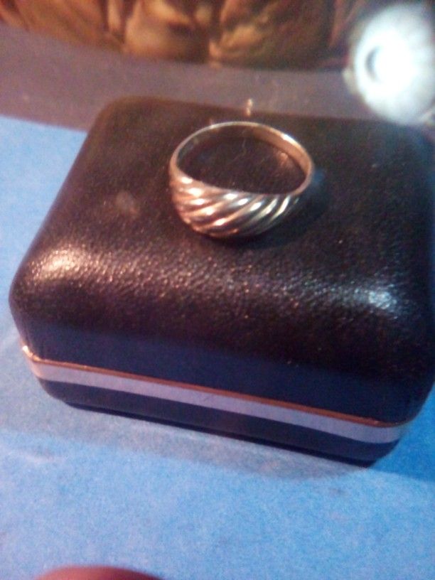 925 Sterling Silver Vintage Ring.