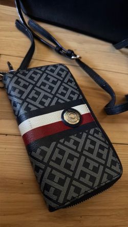Cartera doble marca Tommy H  uso normal $10