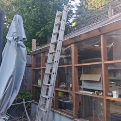 Light duty 24' type III extension Ladders