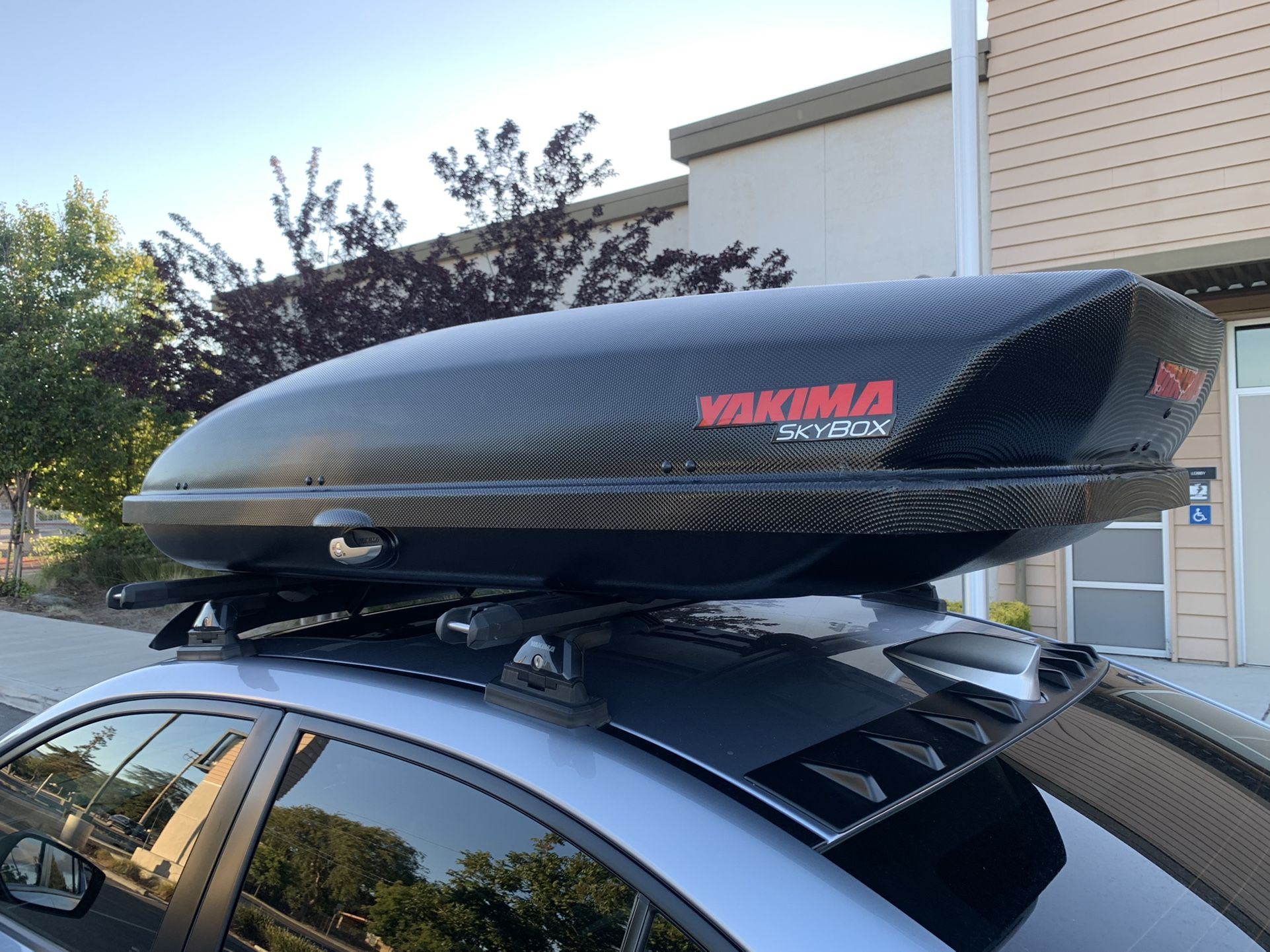 Yakima Skybox Cargo box Roof Rack Carbonite For Sale