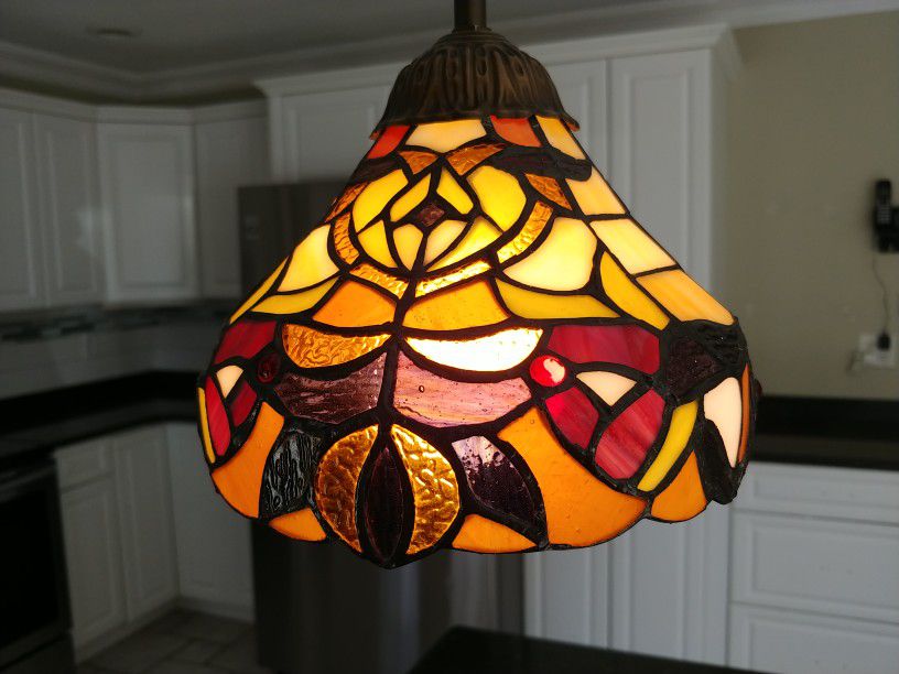 Really nice Stained Glass 8" round hanging lamp