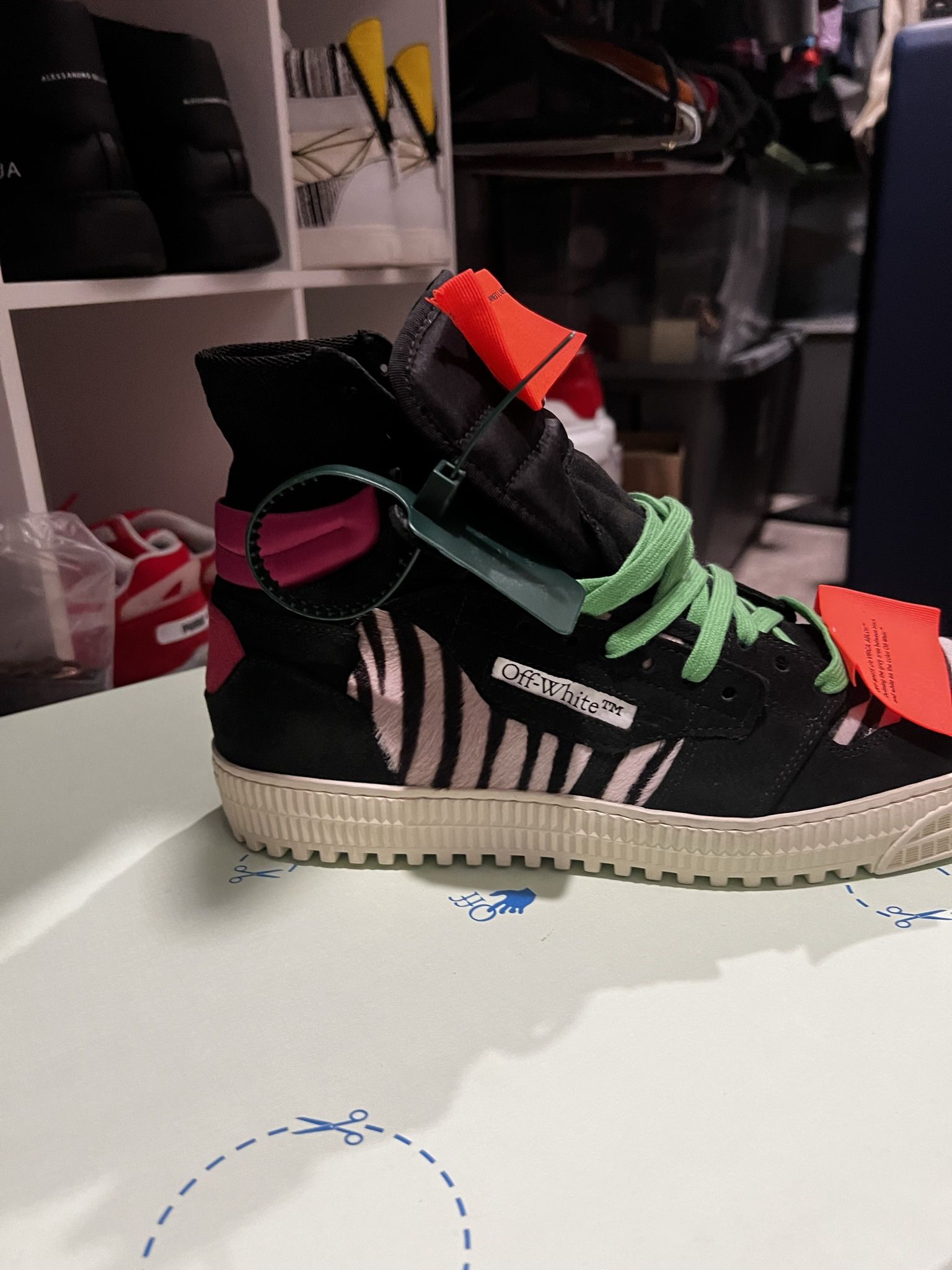 Men’s off white Sneakers