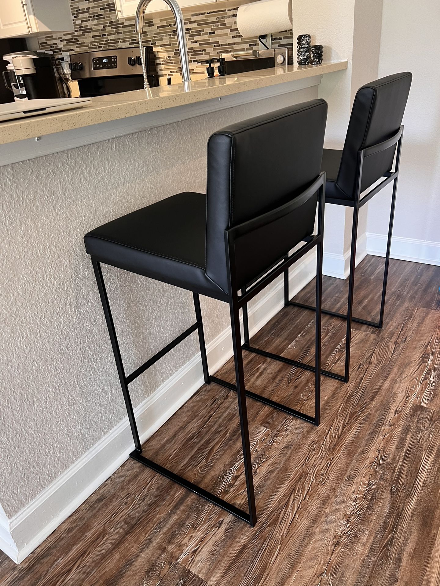 2 Bar Stools 