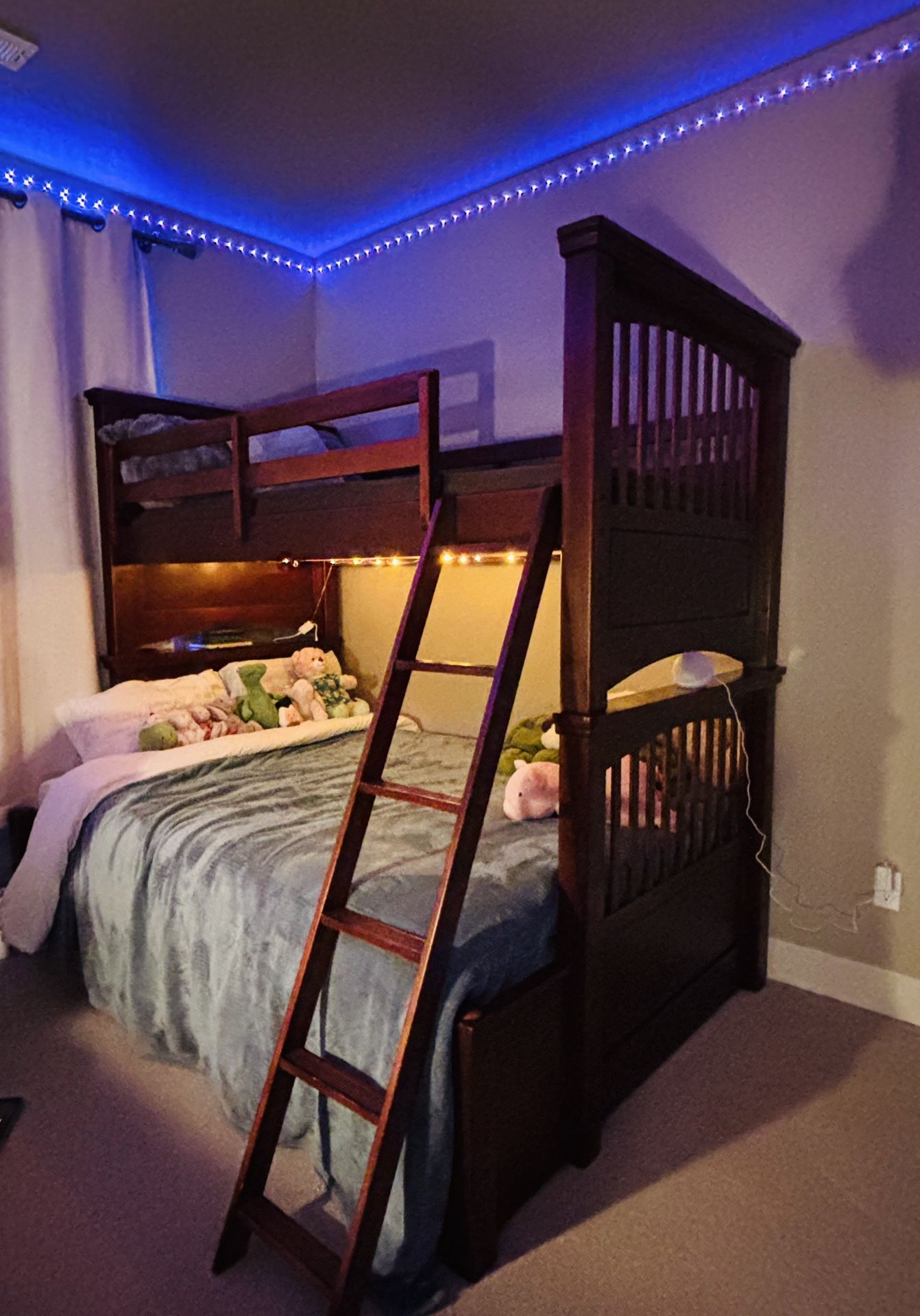 Solid Bunk Bed: Twin-over-Full. Real Wood 