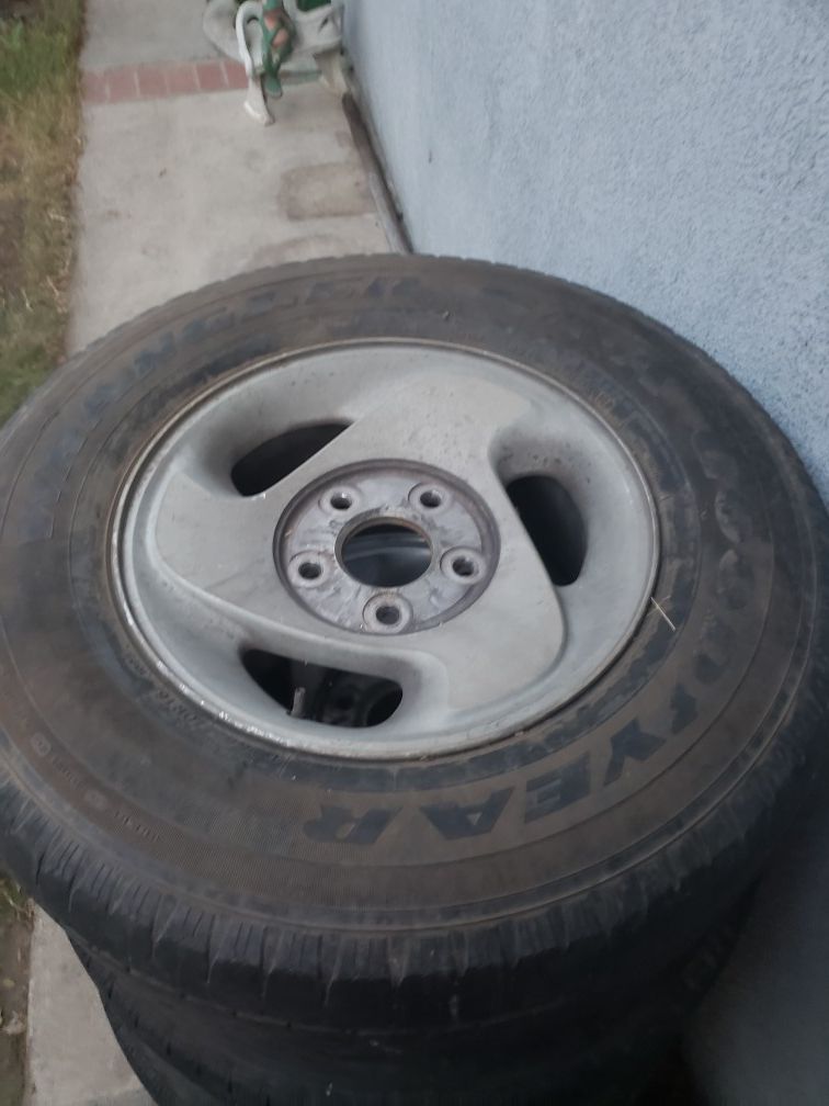 all 4 dodge ram rims got the caps too. for 140