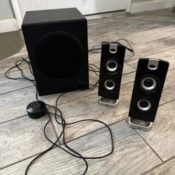 2 Speakers + Bass