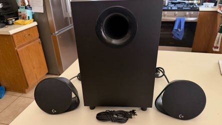 Logitech - G560 LIGHTSYNC 2.1 Bluetooth Gaming Speakers with Game Driven RGB Lighting (3-Piece)