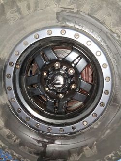 Fuel Beadlock Wheel with 33x12.50R15 Tire