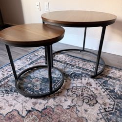 Modern Round Nesting Side Tables (Set of 2) – Excellent Condition