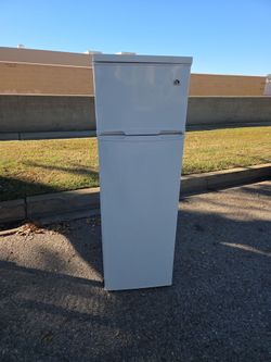 🌬Igloo Mini Fridge❄️