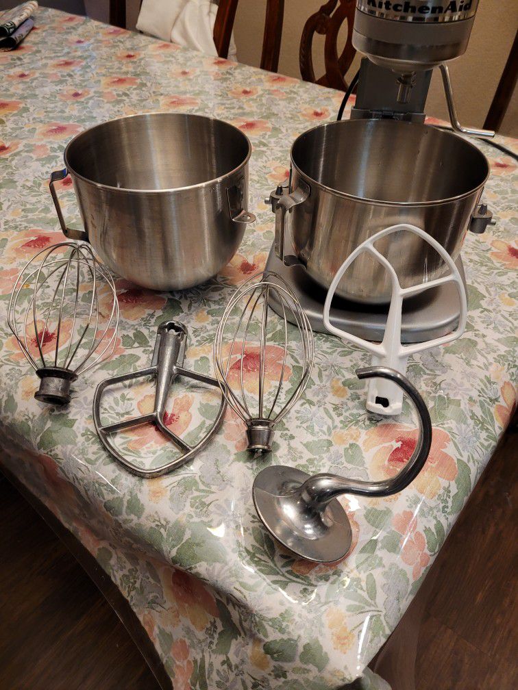 KitchenAid Lift Stand Mixer 5.5 Quart Bowl Lift Stand Mixer for Sale in  Irvine, CA - OfferUp