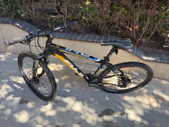 Fuji Nevada comp Boys mountain bike.
