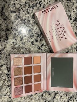THE DREAMY DAISY TALC-FREE EYESHADOW PALETTE