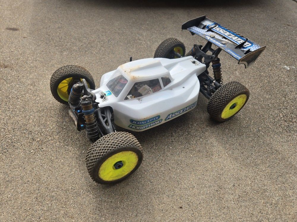 Team Associated 8th Scale