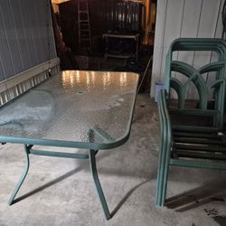 Table & Chairs