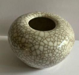 Chinese Guanyao type crackle glaze water pot