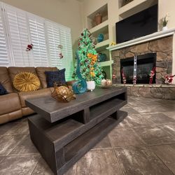 Beautiful Emery Park Cocktail Table /Coffee Table In Brand New Conditions 