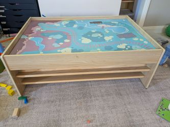 Free kids train table