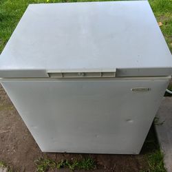6 CUBIC FOOT FREEZER FOR SALE