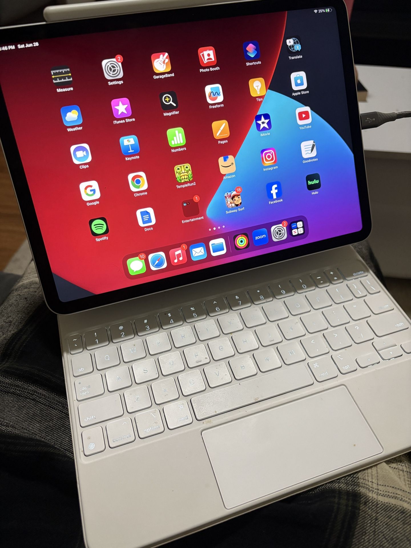 Apple iPad Pro 11" 3rd Gen (2021) 128GB Wi-Fi + Apple Pencil 2 + Keyboard Case