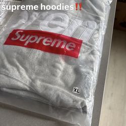 SUPREME SWEATS & HOODIE