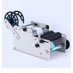 (NEW IN THE BOX) Manual Round Labeling Machine, Bottle Label Applicator for Round Bottles.
