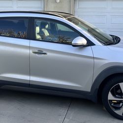 2016 Hyundai Tucson Limited Edition 1.6T Turbo, 65k miles on New Engine by Dealership 