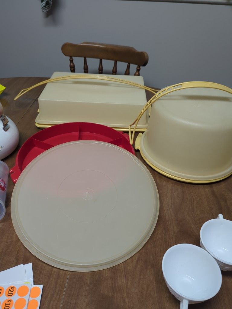 Vintage Tupperware Cake Taker Cupcake Taker And Round Divided Dish Vintage Rubbermaid Caker Cupcake Taker And Round Divided Dish